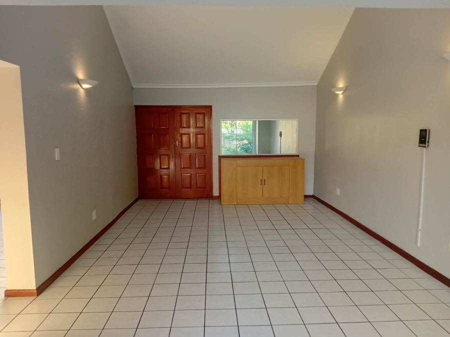 To Let 4 Bedroom Property for Rent in Bonza Bay Eastern Cape